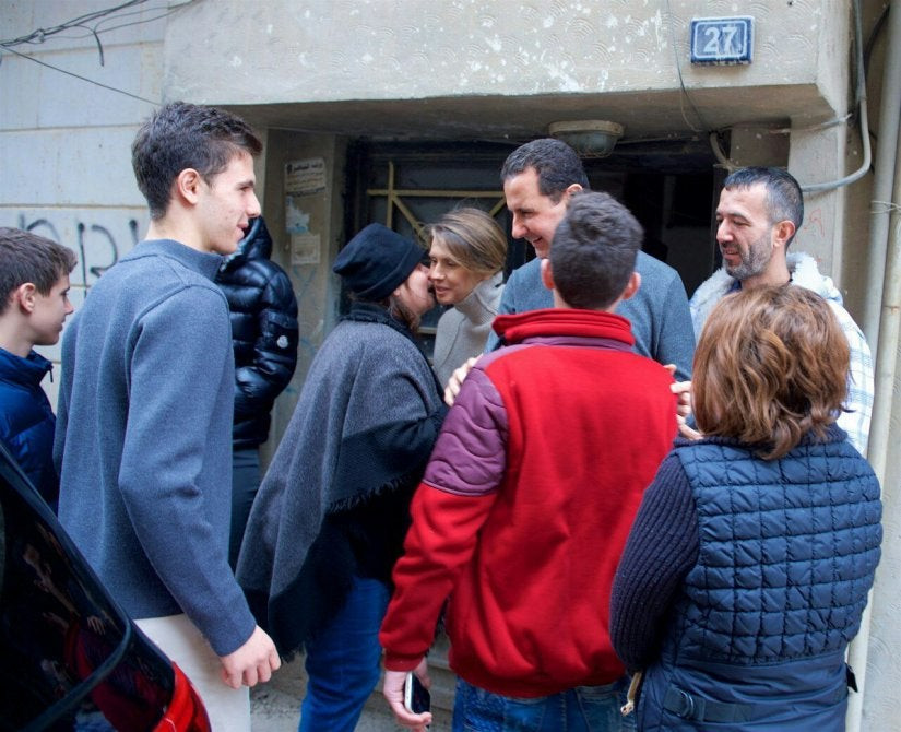 Γι’ αυτό είναι ηγέτης: Ο Μπασάρ Αλ Άσσαντ στο πλευρό τραυματισμένων στρατιωτών